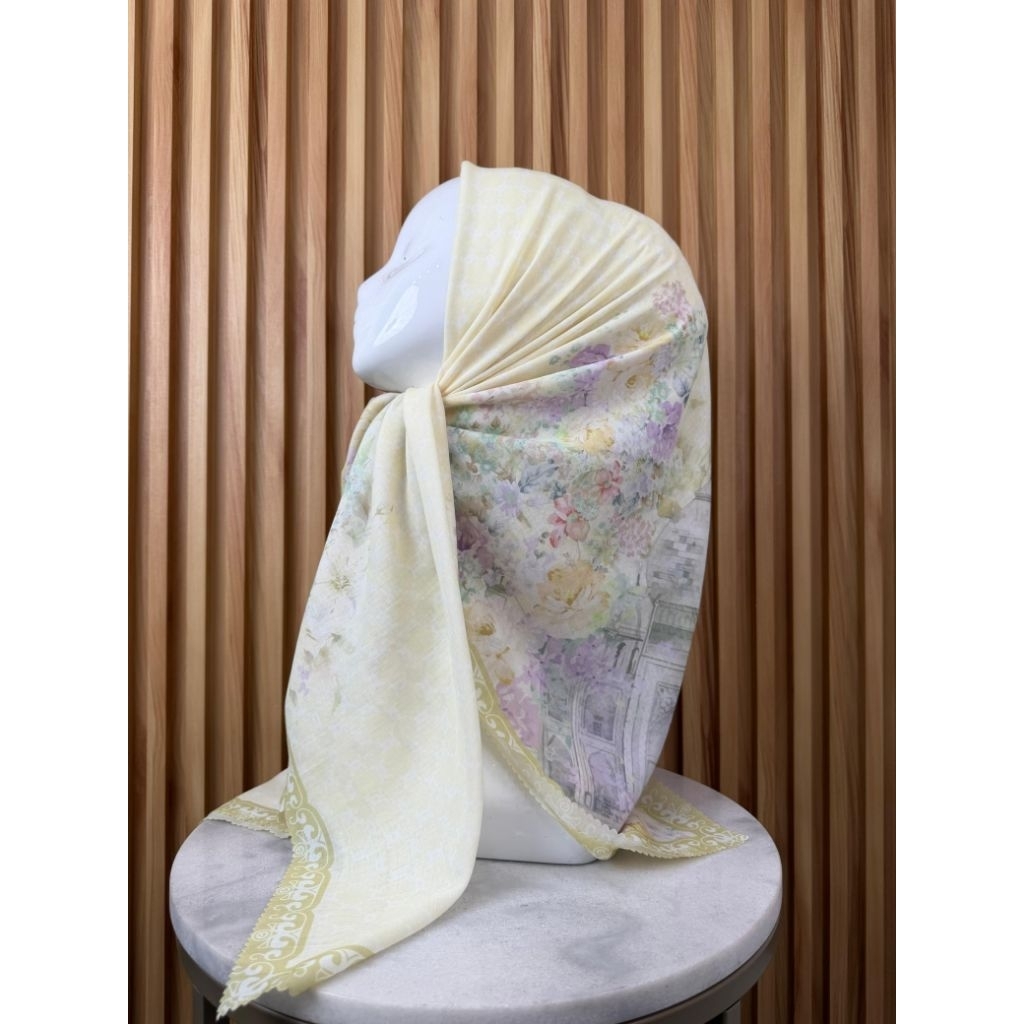 KERUDUNG SEGI EMPAT VOAL MOTIF BUNGA MASJID KUNING SOFT
