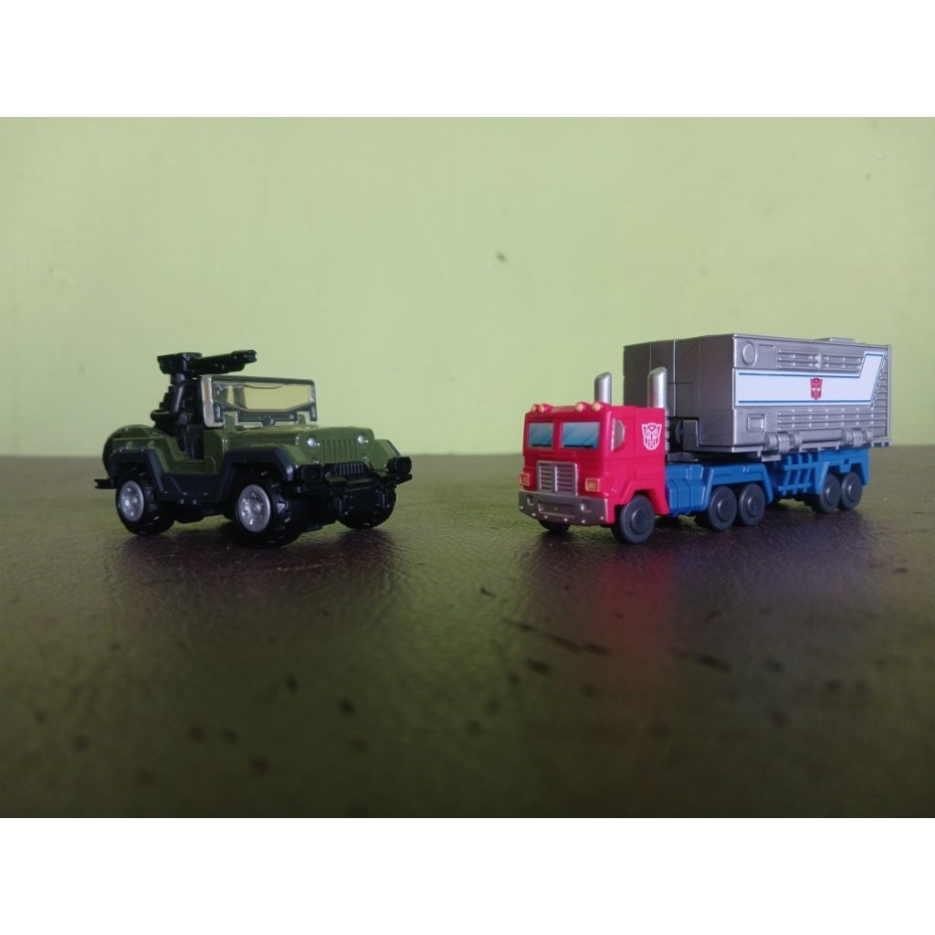 Optimus Prime Vehicle+Trailer and Hound