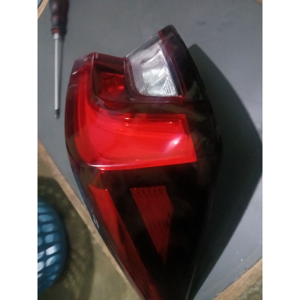 lampu belakang toyota raize