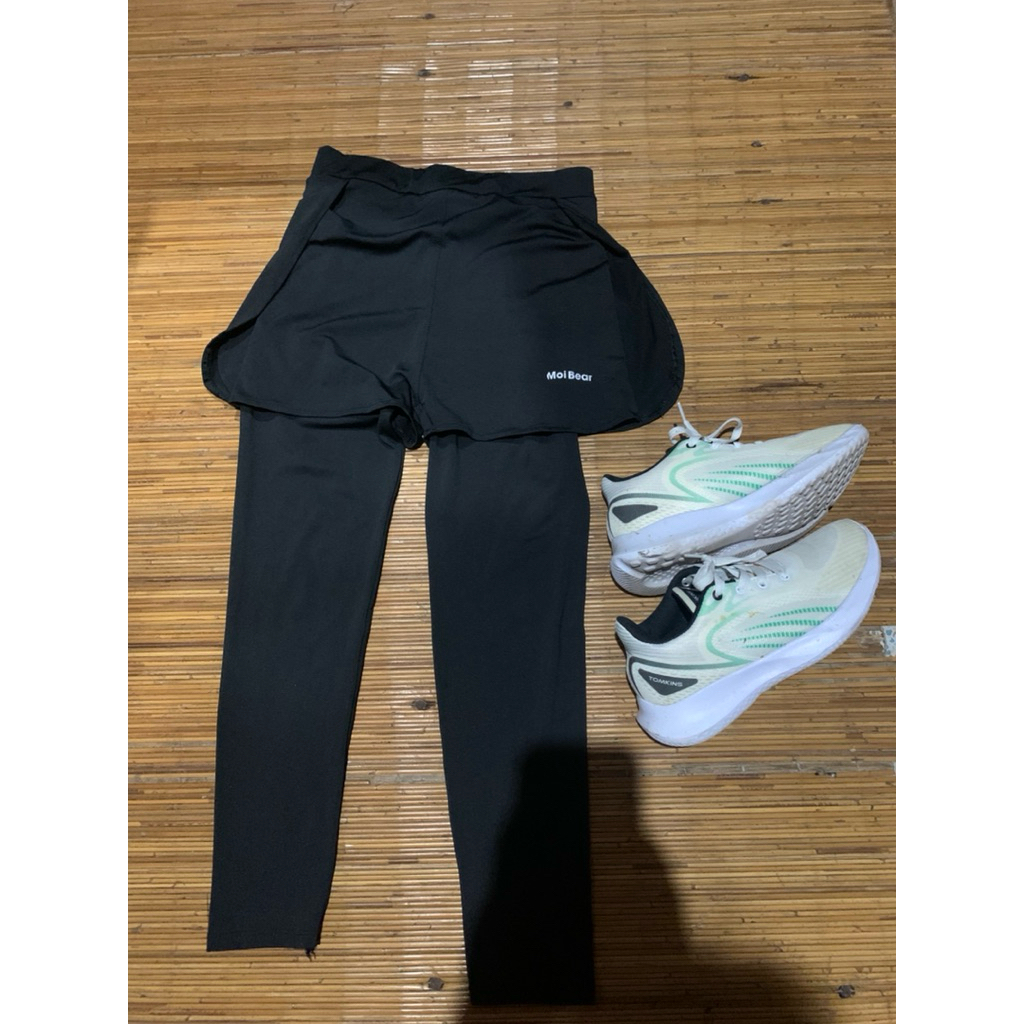 SATU SET TOMKINS Dernier  - Putih Hitam Sepatu Olahraga Wanita MOI Celana Legging Running Pendek 2in