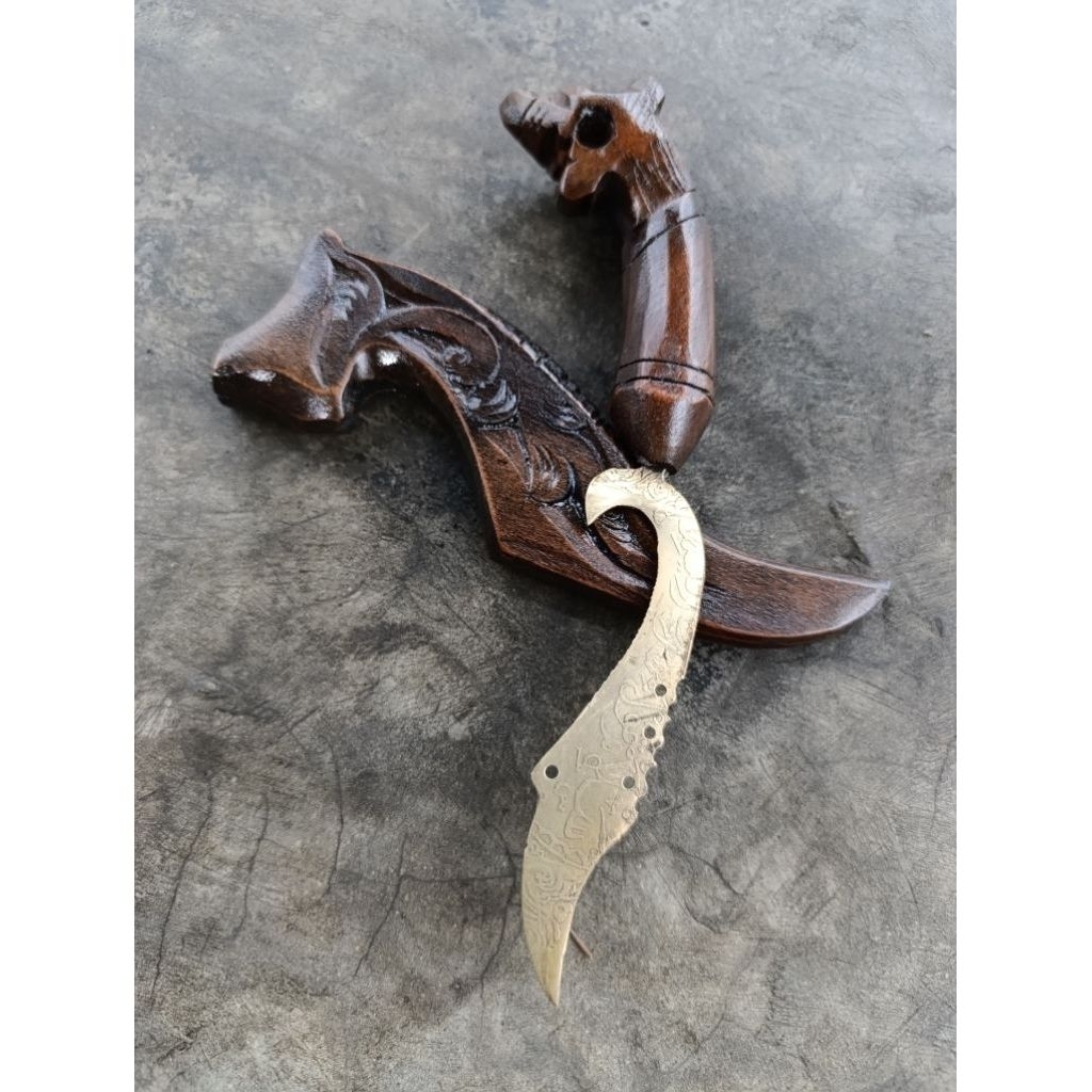kujang Kuningan kecil,bilah Kuningan asli,ukir kaligrafi arab, warangka dan gagang kayu rasamala, bi