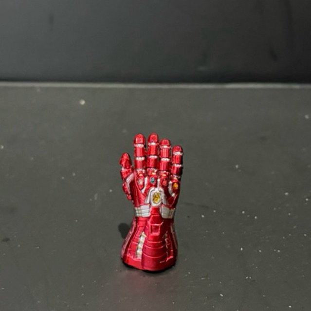 mafex infinity gauntlet iron man