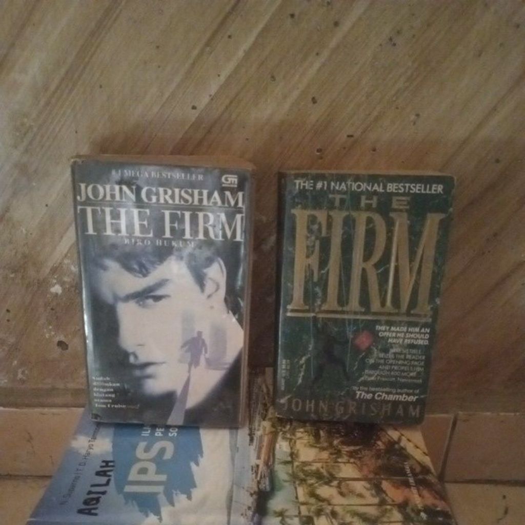 original bekas lama; Novel The FIRM (bahasa Inggris)  - Biro Hukum/The Firm (Bahasa Indonesia) oleh 