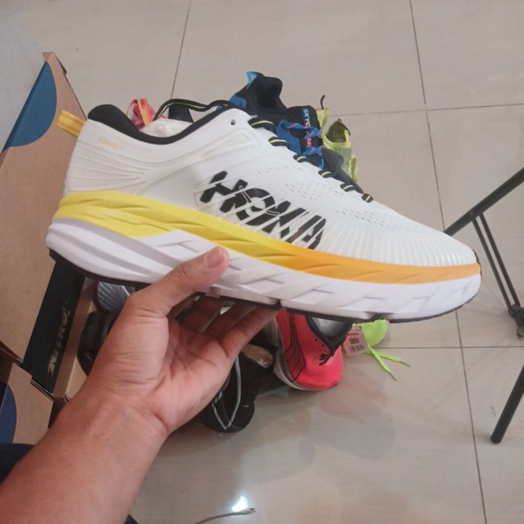 HOKA BONDI 7UK. 43