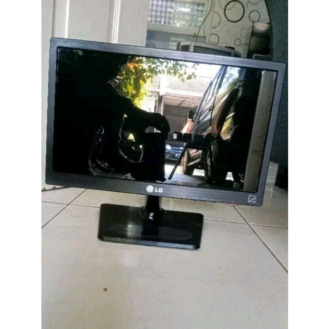 Monitor LCD/LED16 inch berbagai merk normal