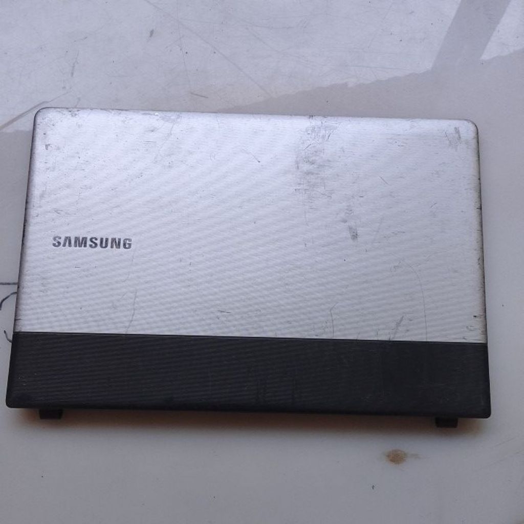Casing Laptop Samsung 275E