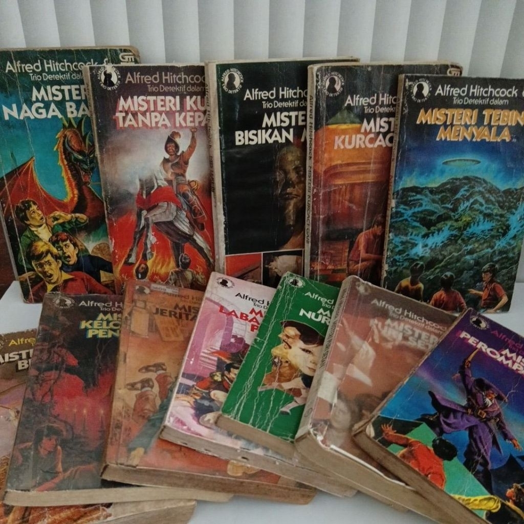 Buku Alrfed Hitchcock & Trio Detektif Dalam