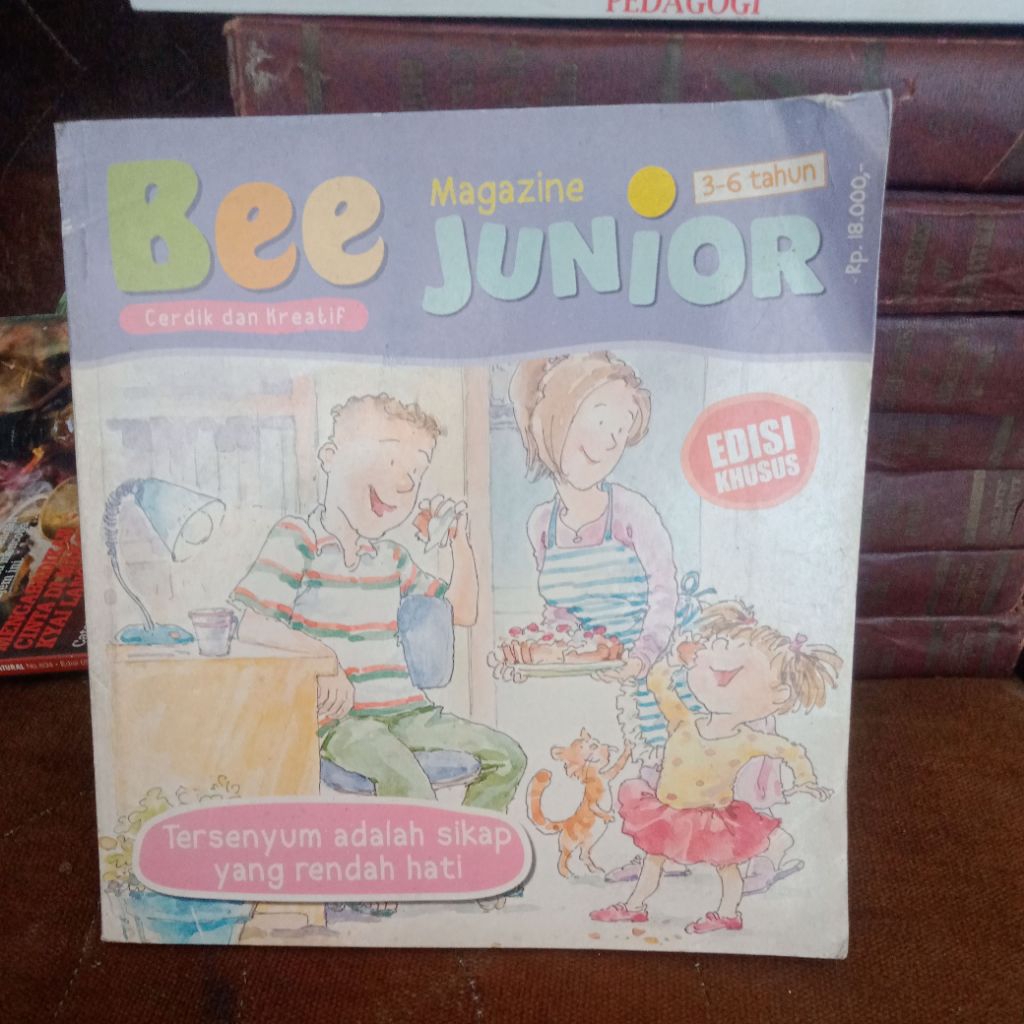 buku Bee Magazine Junior Tersenyum adalah sikap rendah hati