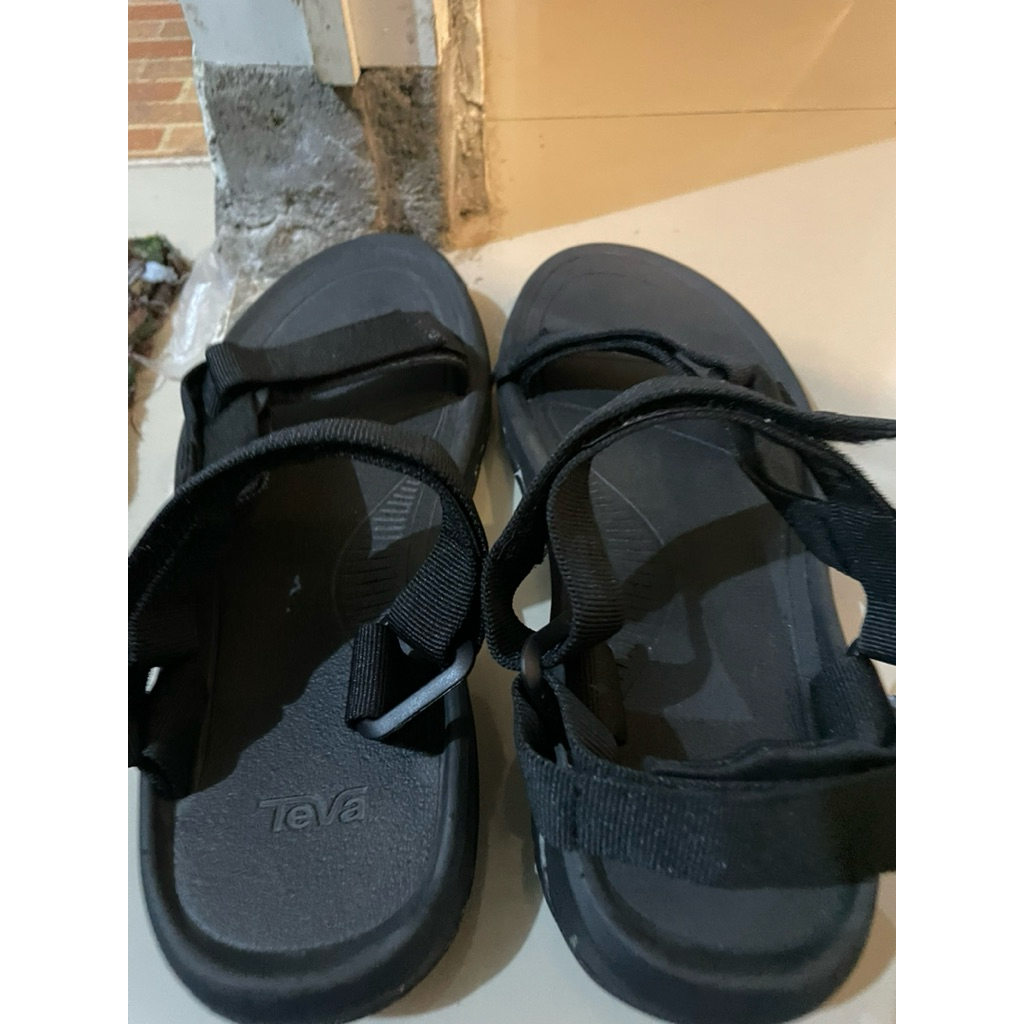 Sandal Gunung Teva