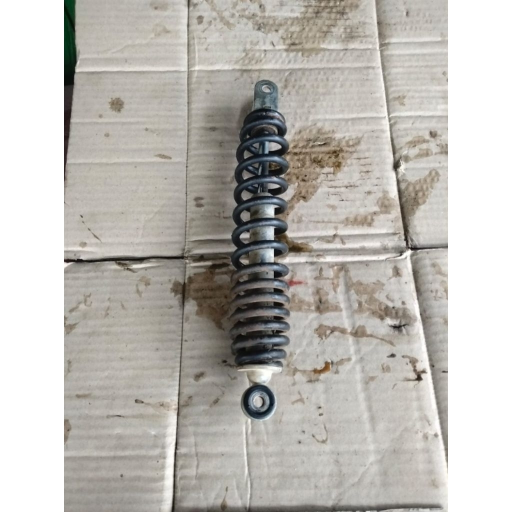 shock belakang Yamaha Lexi