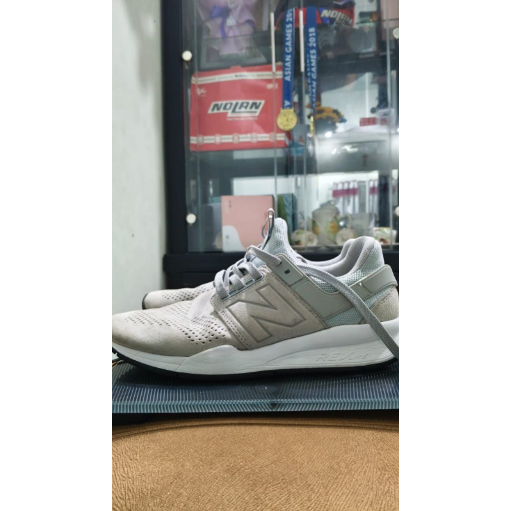 Sepatu NB 247 REVlite ukuran 41,5 insol 26,cm (Prelove) legit,mulus,tapak dan lem aman,hologram meny