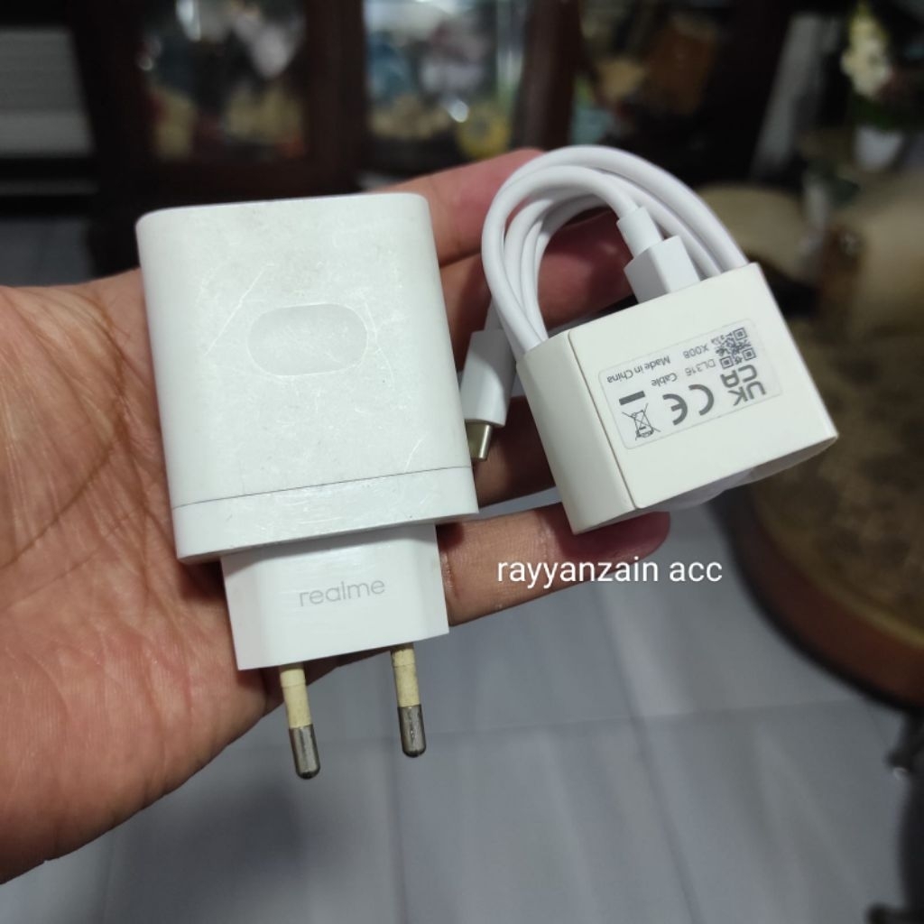 charger realme 33 watt supervooc 33 watt ( kondisi second bekas pakai )