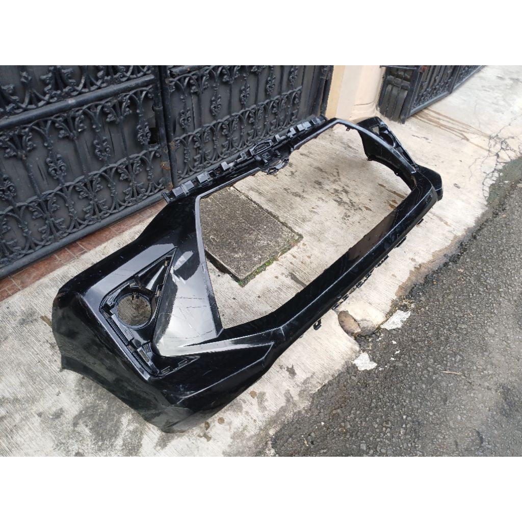 Bumper depan Toyota Avanza 2023 original.