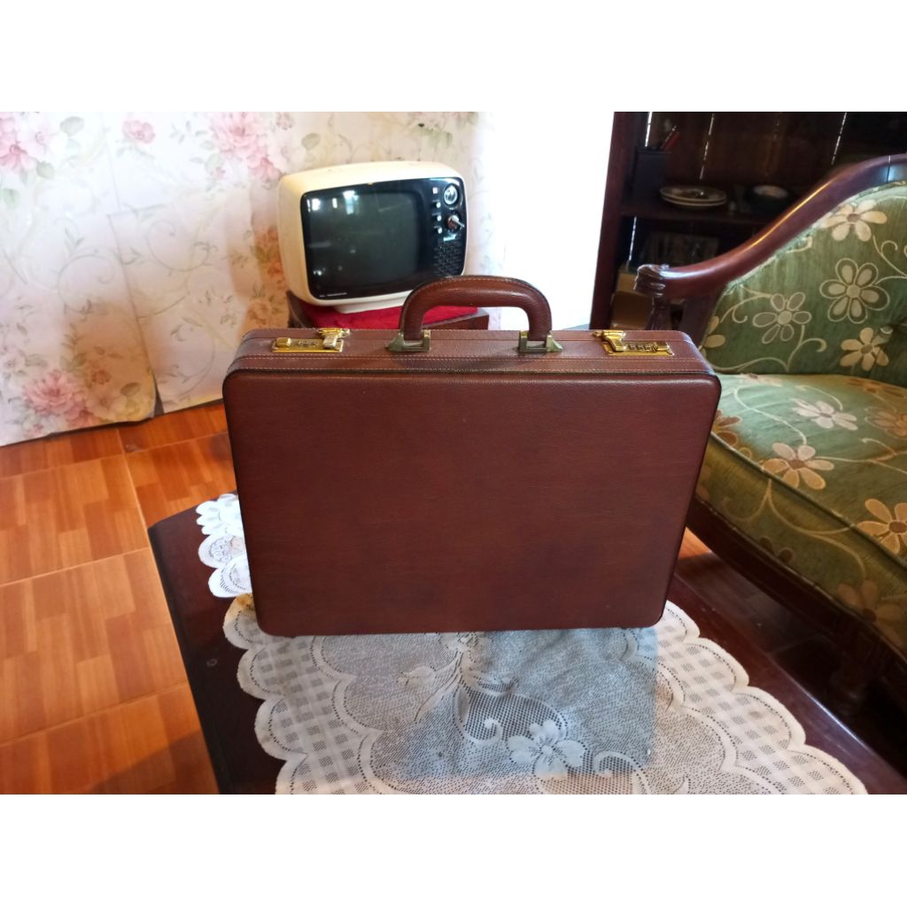 Koper  Kulit Jadul Antik Vintage lawas Tua  Dekorasi Tua Kuno Retro KP 387