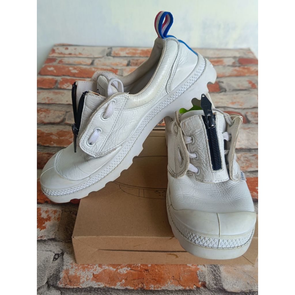 PALLADIUM WHITE LEATHER Sepatu Low Boot Pria & Wanita (#38 / 24cm)