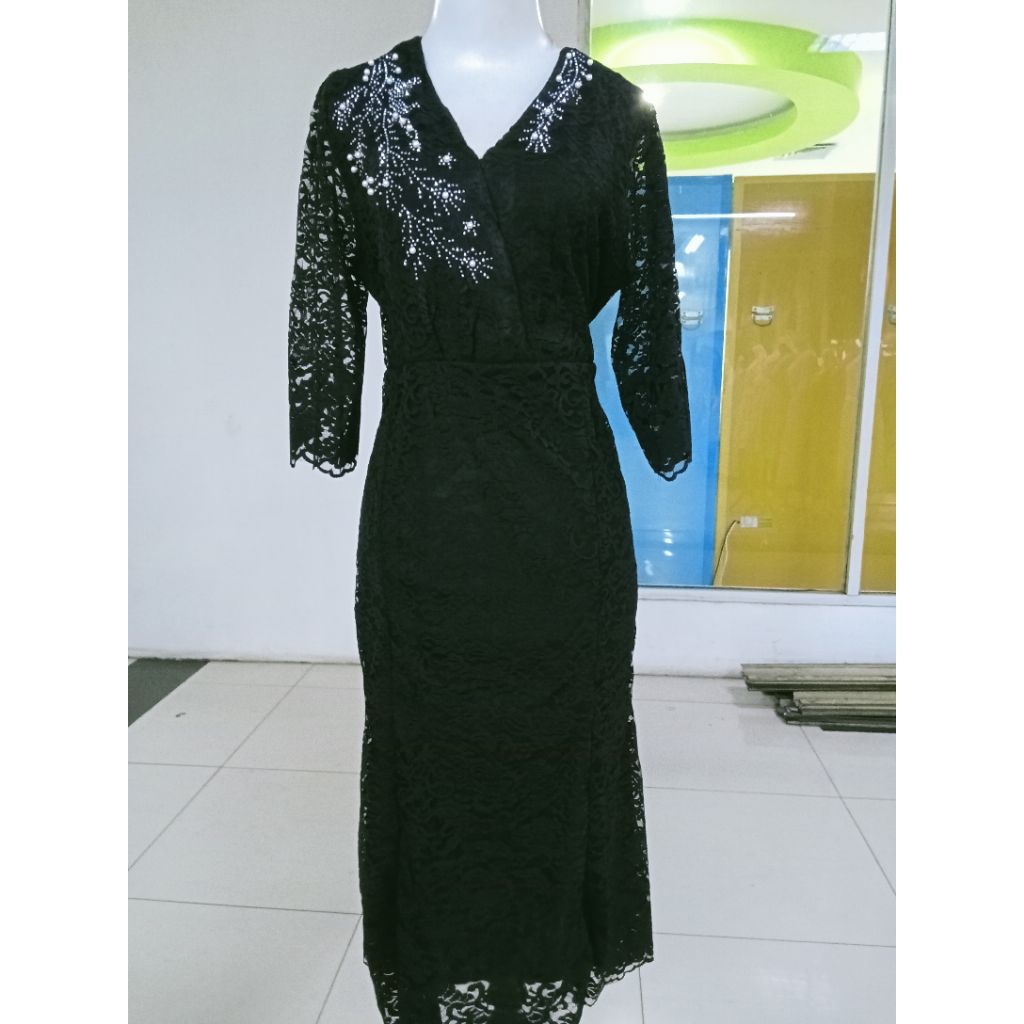 MIDI DRESS DUYUNG FULL BROKAT MEWAH BANGET BAHAN BROKAT TANPA GLITTER LENGAN 7/8; LEHER V BAHAN BROK