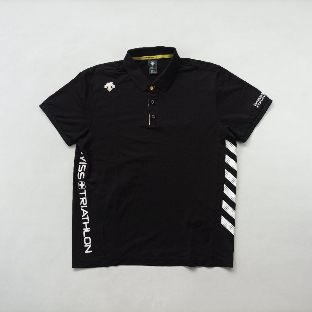Descente polo shirt size L pria I022