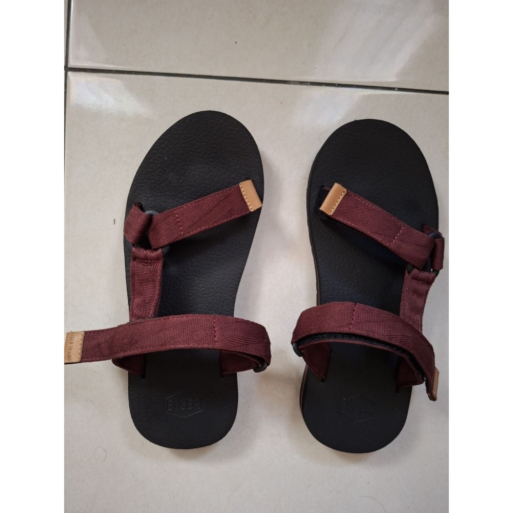 SANDAL  Eiger ORIGINAL BEKAS SIZE 42  MASIH BAGUS JARANG DI PAKAI
