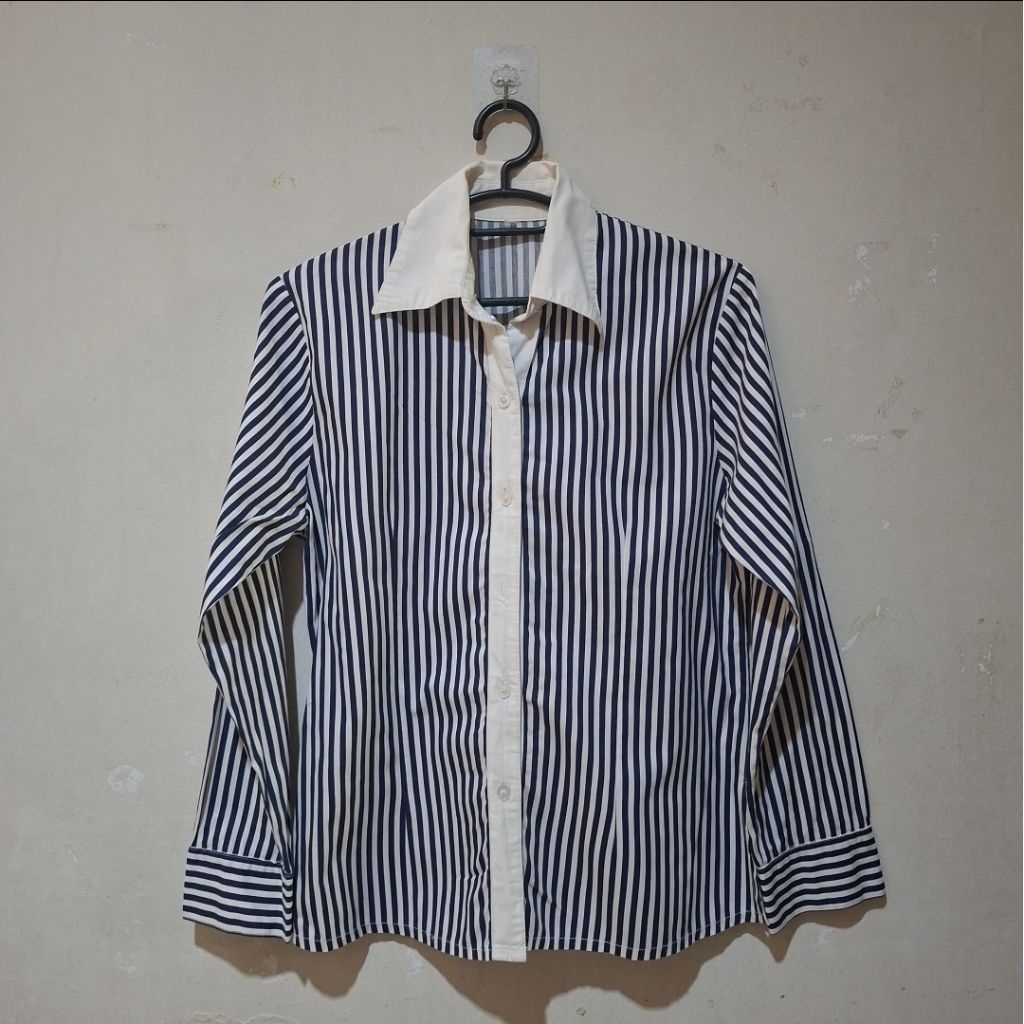 Kemeja Garis-garis Biru