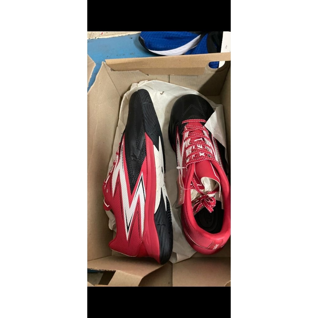 Specs LS 3 elite in size 39