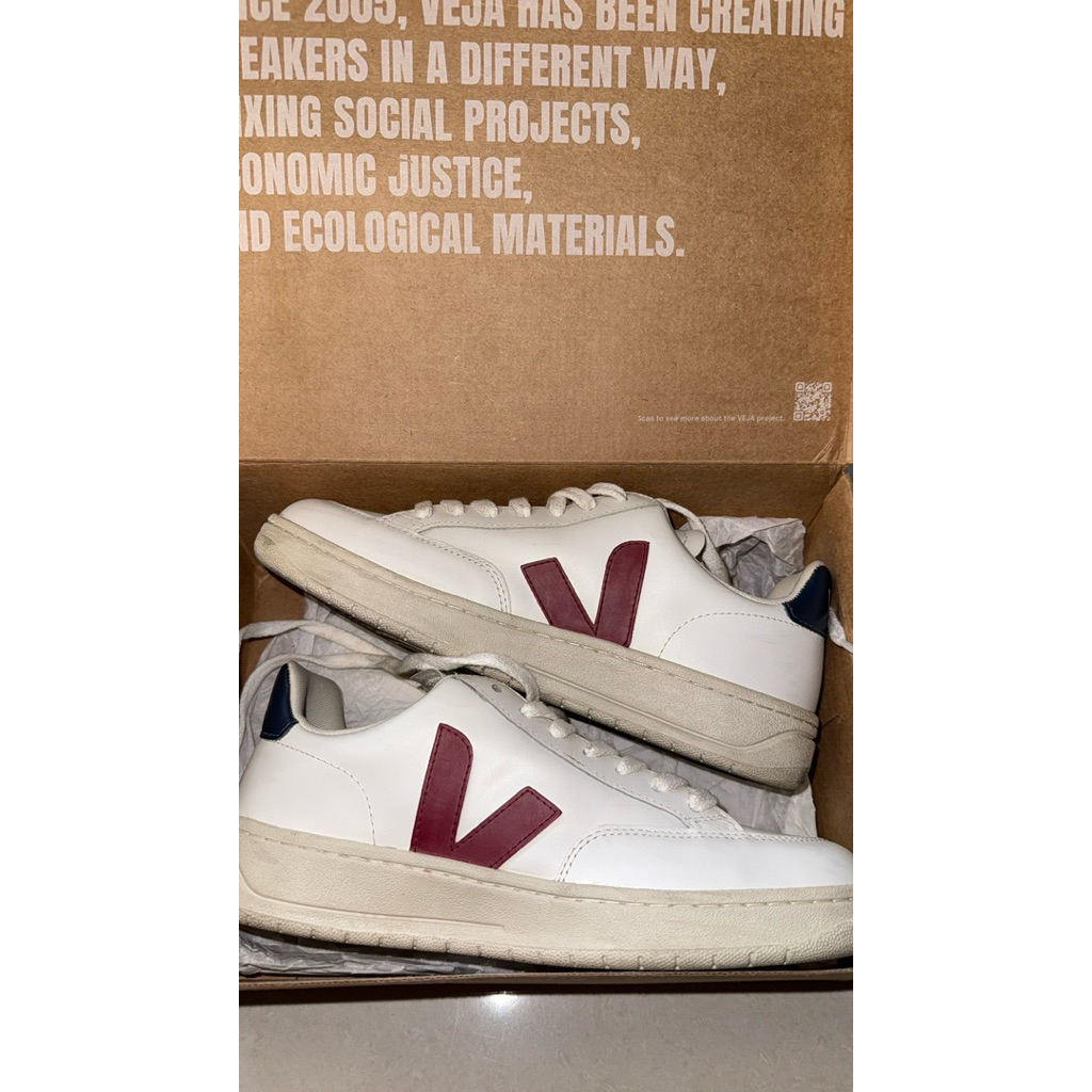 Veja V-12 Leather extra white marsala nautico (preloved)