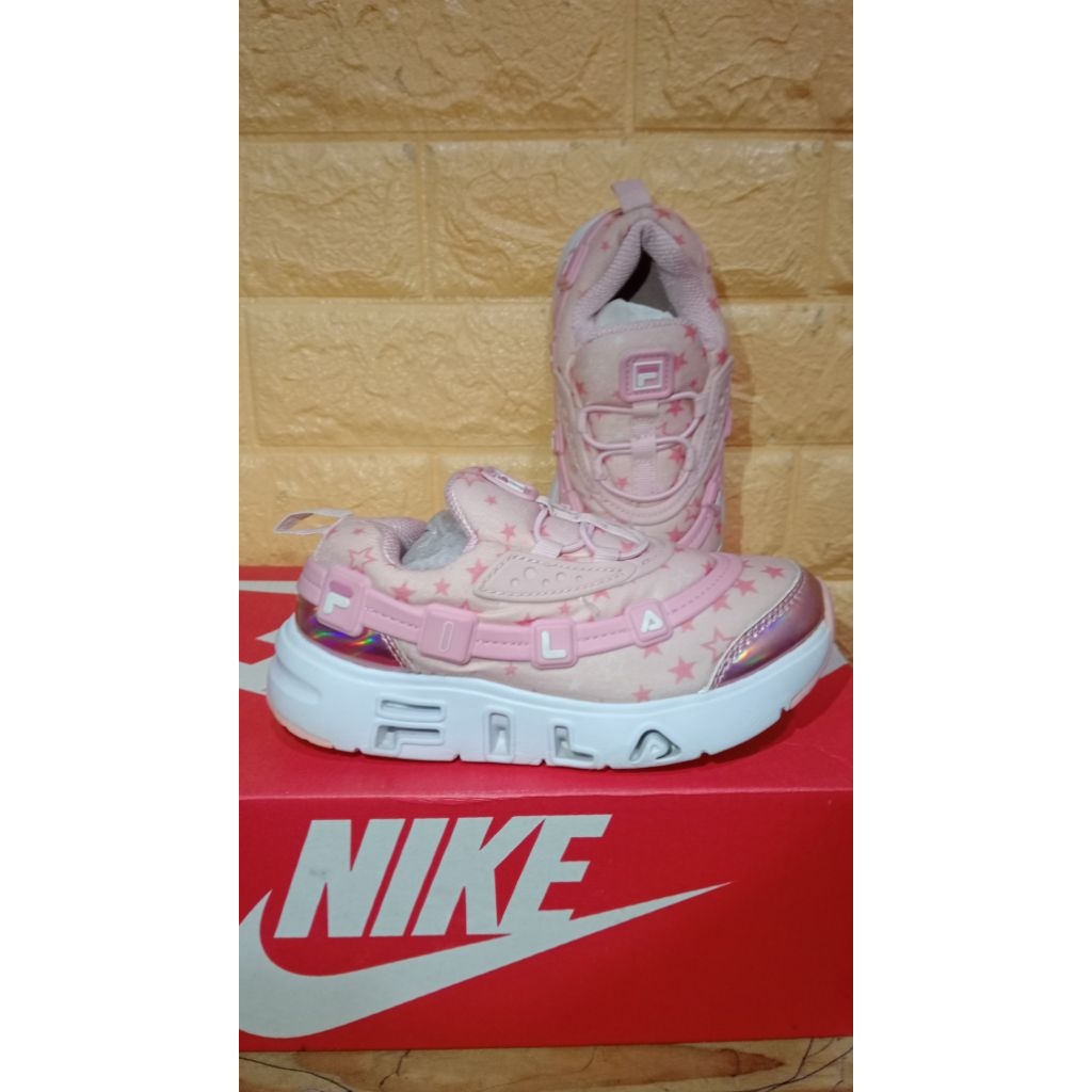 Preloved sepatu anak perempuan original Fila
