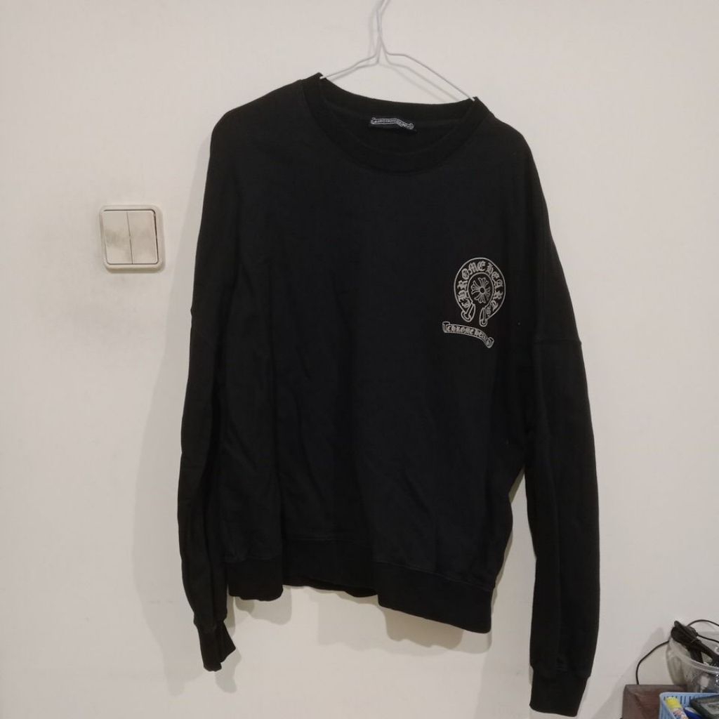 sweater hitam Chromehearts