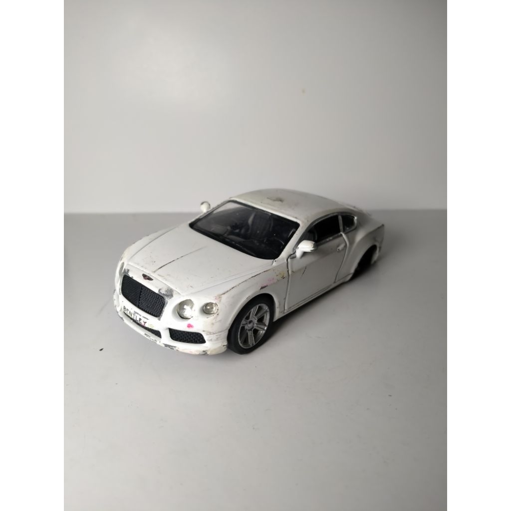 Diecast RMZ City Bentley Continental 1/32 Junk