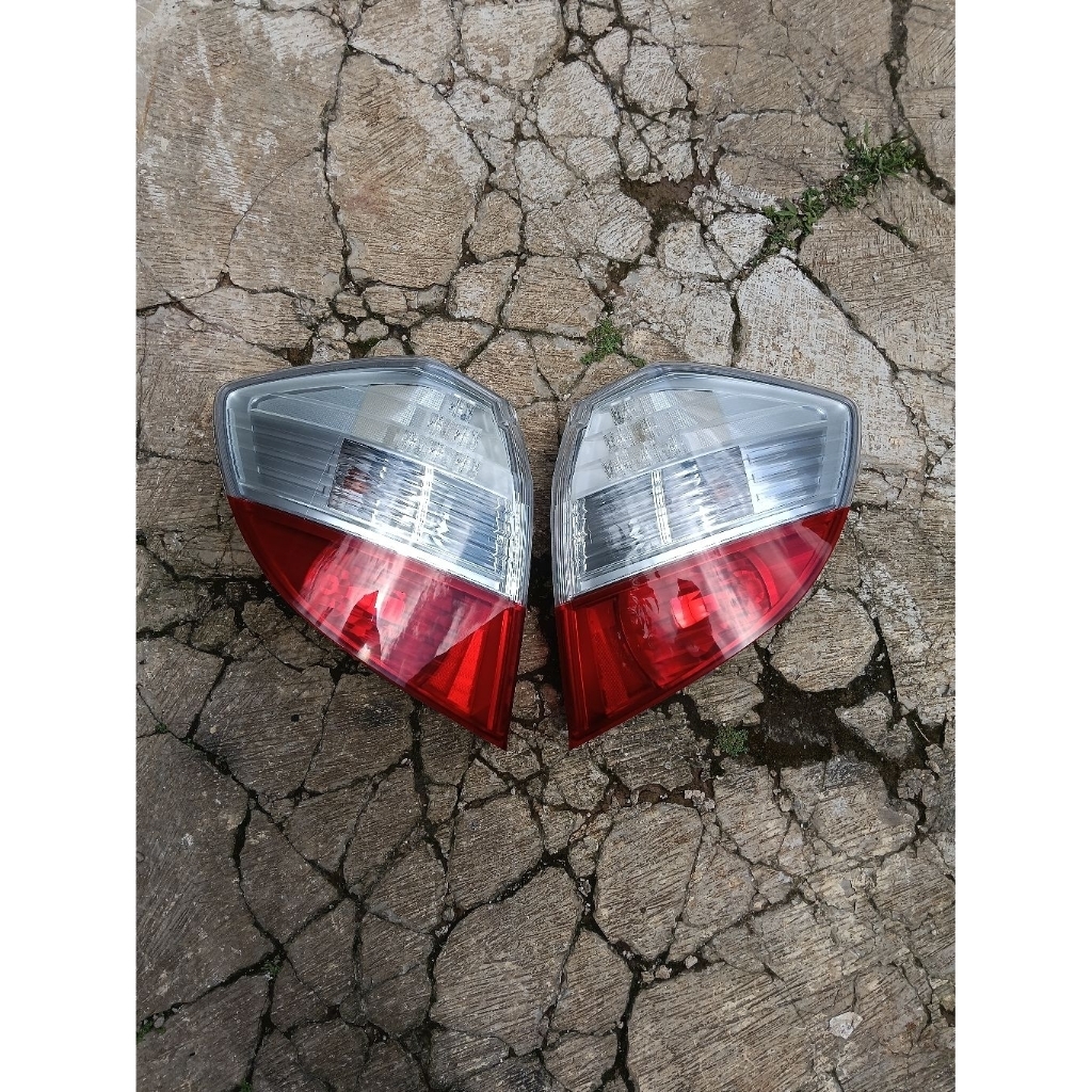 Stoplamp lampu belakang Honda jazz GE8 tahun 2008 2009 2010 2011 2012 2013 JDM putih merah original 