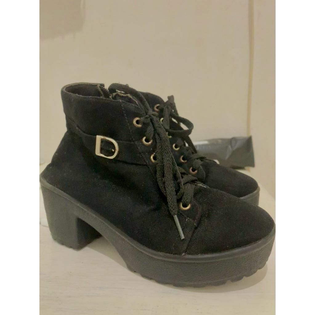 Preloved Sepatu Boots Wanita