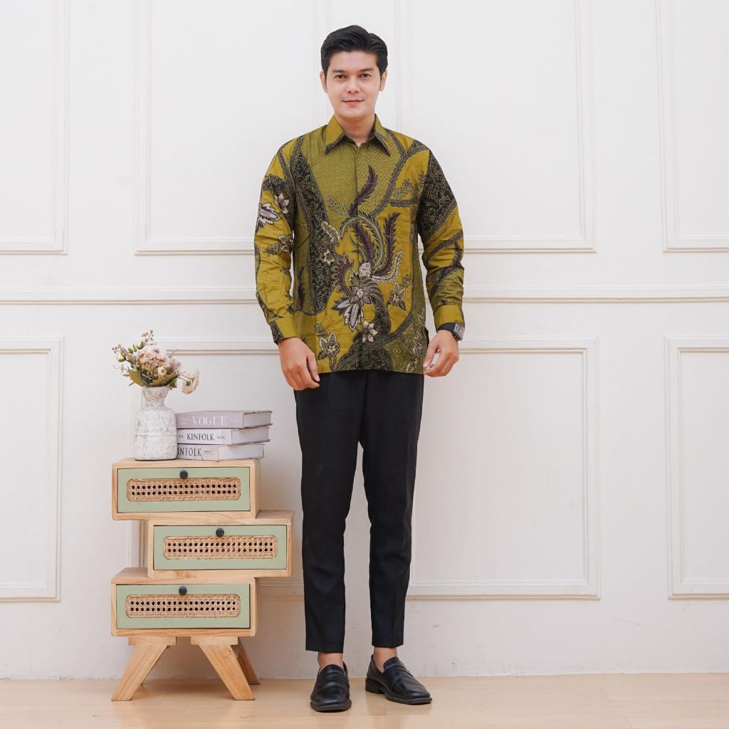 Kemeja batik pria warna hijau olive