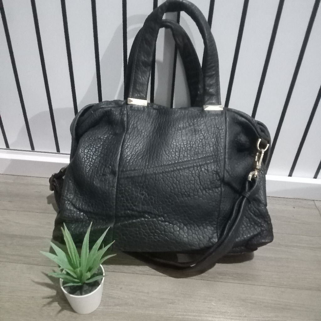 Tas PL sling kulit gajah Finn Esker, minus tekanan