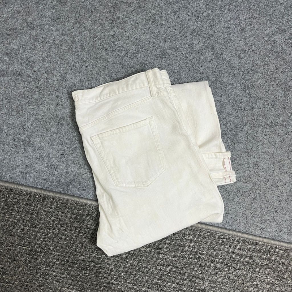 uniqlo jeans selvege pria keren