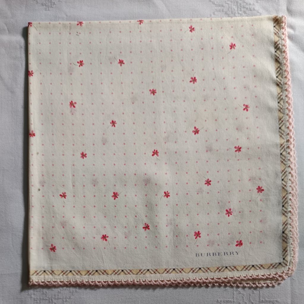 Saputangan Preloved Branded motif bunga merah