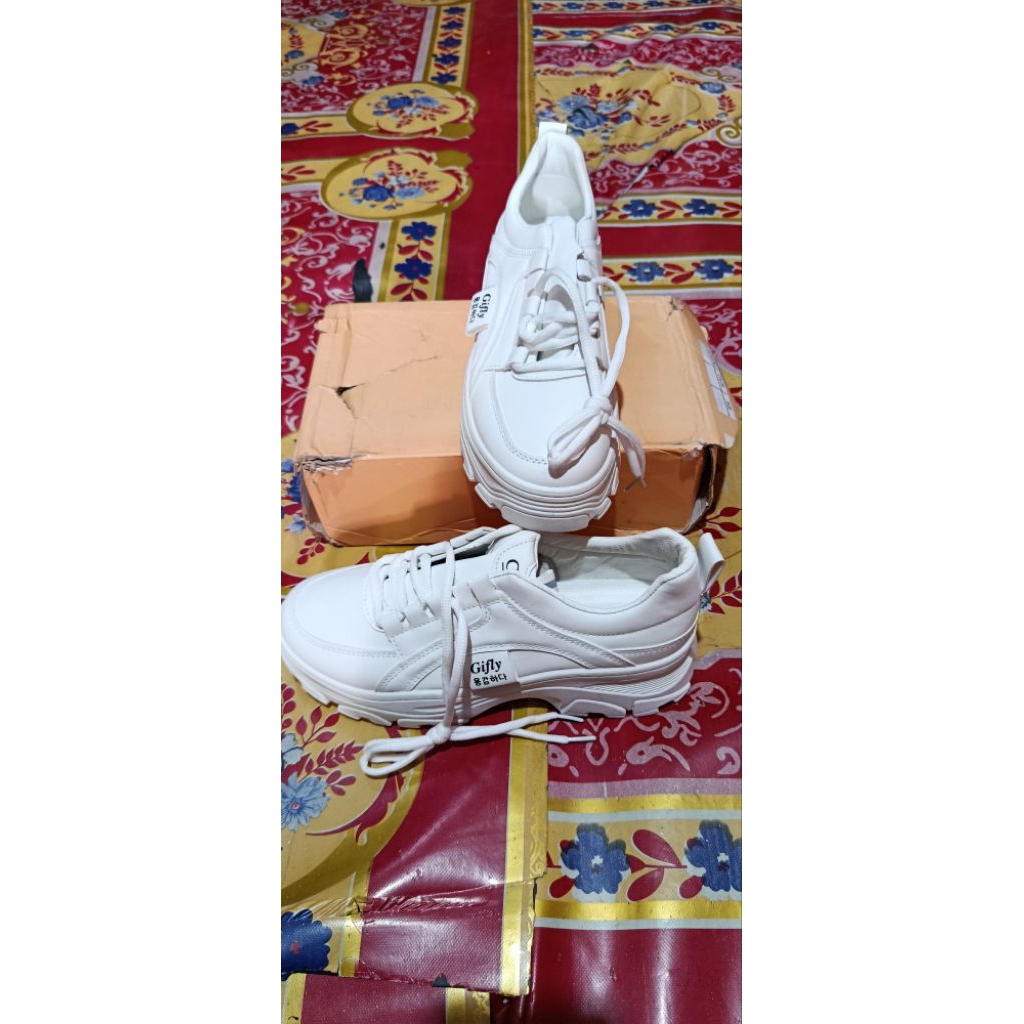 sepatu sneaker wanita olahraga putih tinggi
