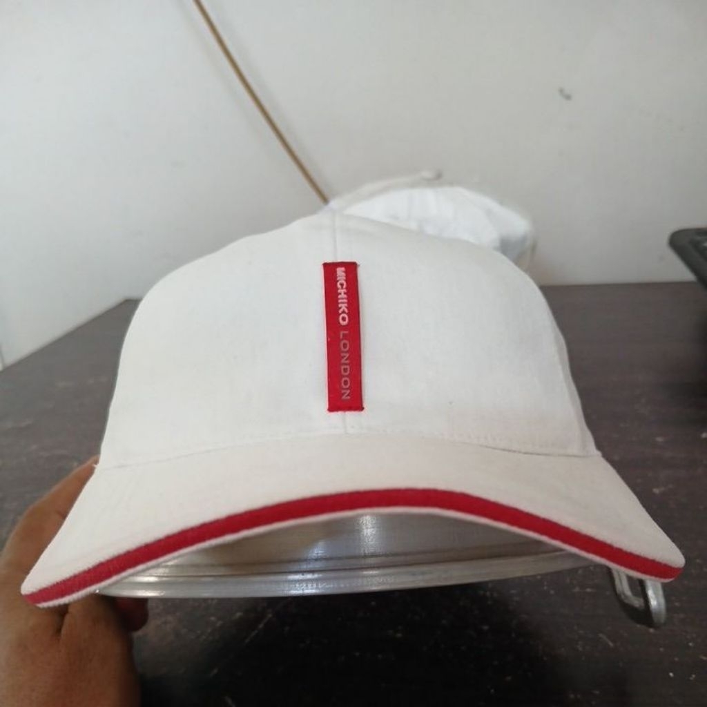 Topi baseball MICHIKO LONDON bahan katun canvas lembut warna broken White logo patch  second Origina
