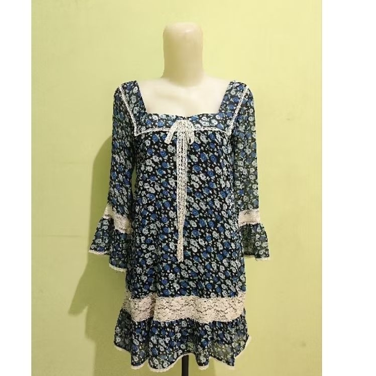 Dress over jeans OVJ floral flower blue biru renda laces lace ribbon pita lengan flare square neck m