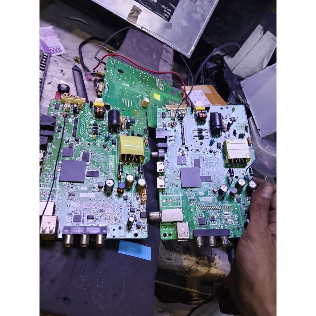 MB - Mainboard Weyon 32                                          Smart Tv..YouTube Netflix