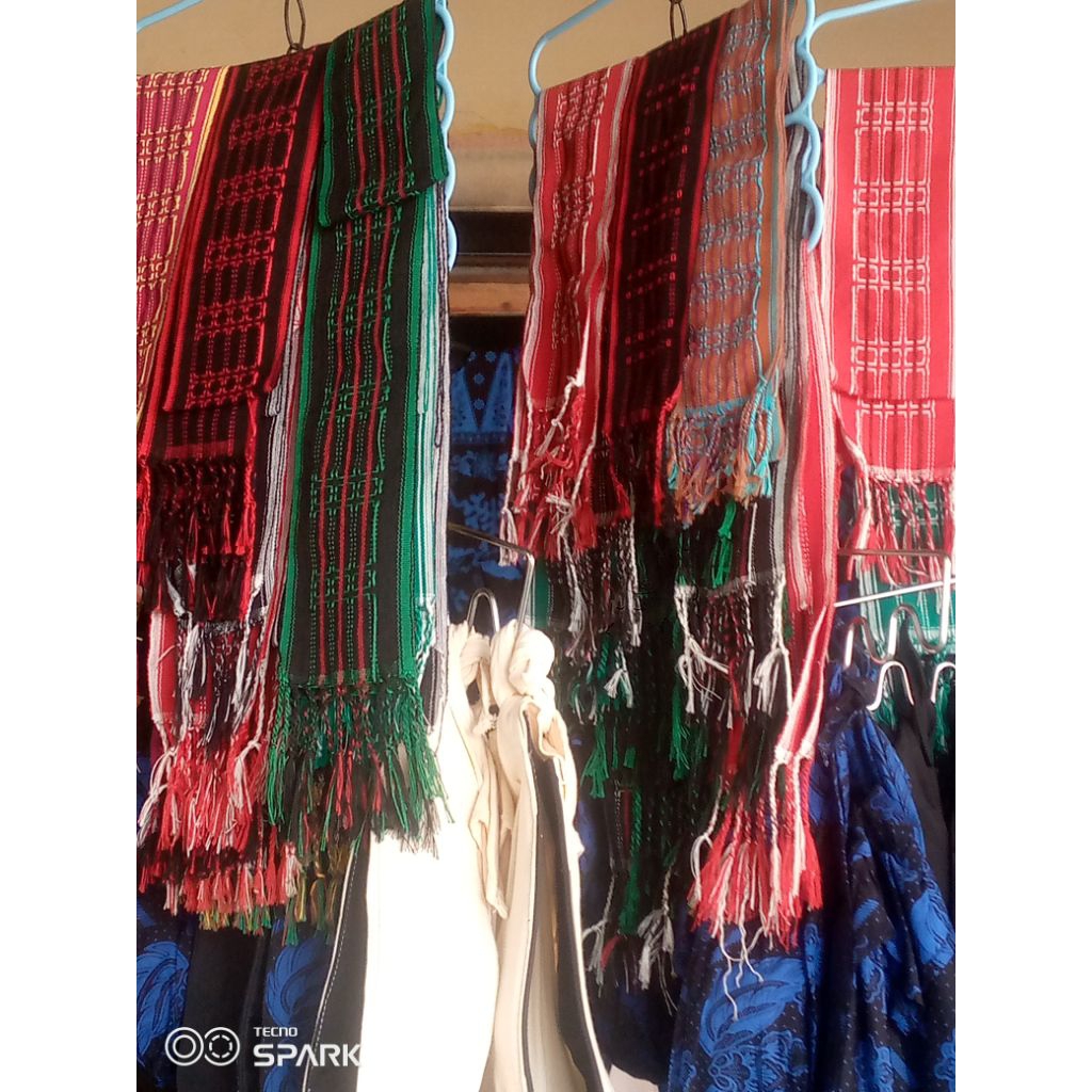 Antribut. Iket Tenun Baduy sama tas Koja Baduy khas sunda