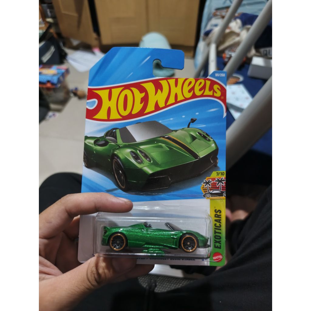 Hotwheels Pagani Huayra Roadster ERROR (FREE PROTECTOR)