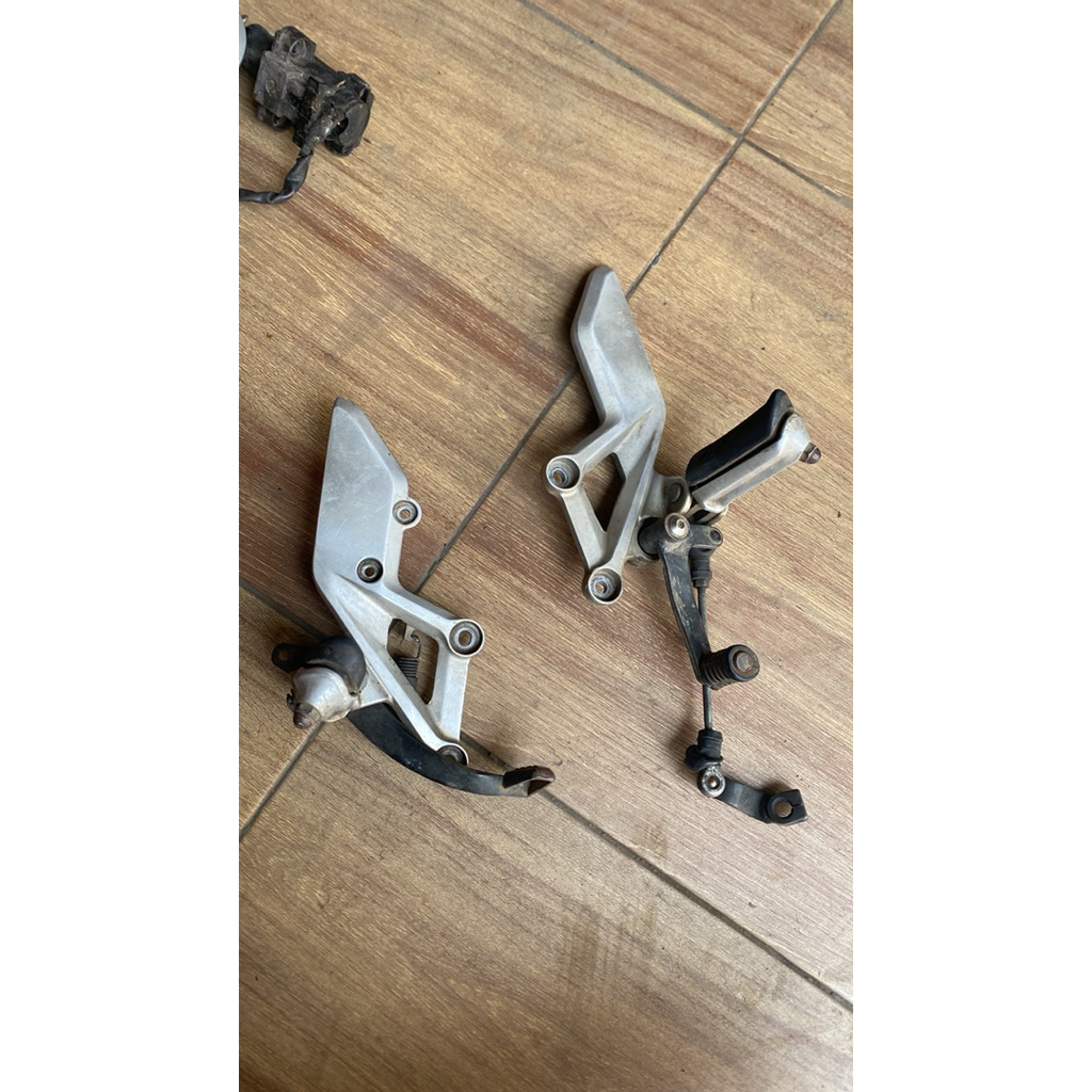 FOSTEP DEPAN CBR250R ORIGINAL LEPASAN /UNDERBONE CBR250R POSTEP DEPAN CBR