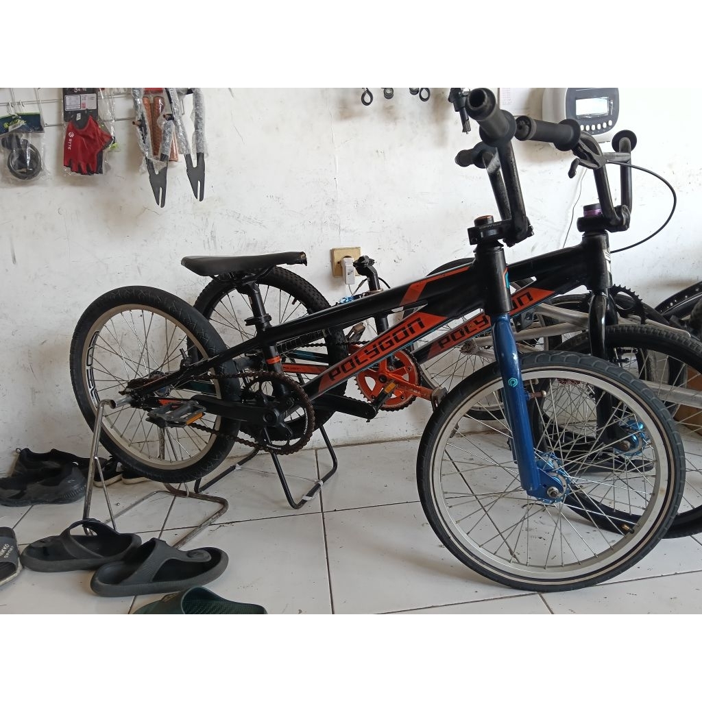 sepeda BMX Polygon Blizzard razor rogue