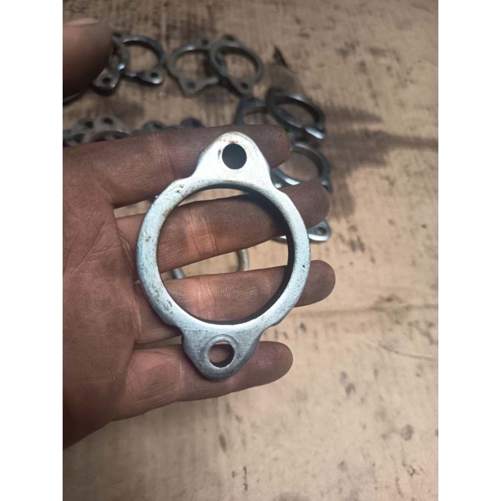 Klem Cincin Knalpot atas Scorpio Z Ori Copotan