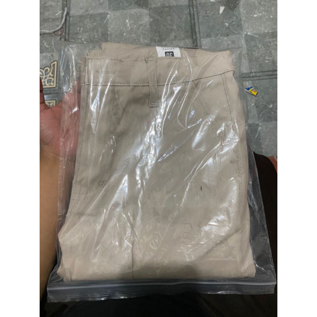 PRELOVED Celana Chino Civity Cream ukuran 30
