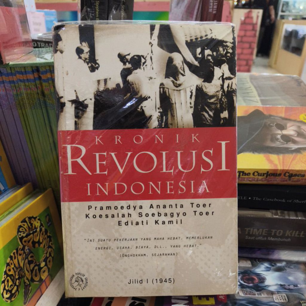 Buku KRONIK REVOLUSI INDONESIA Jilid 1 1945 Pramoedya Ananta Toer Koesalah Soebagyo Toer Ediati Kami