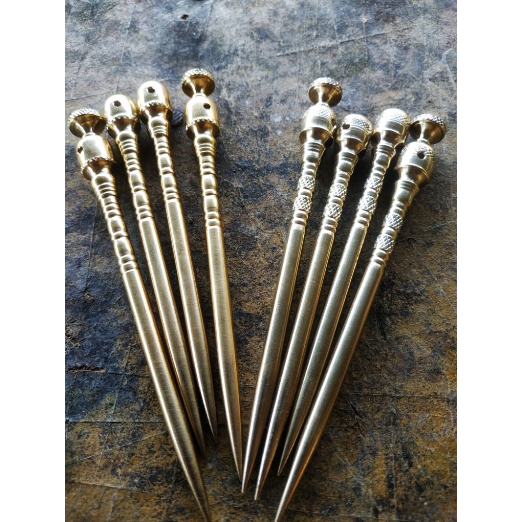 Tumang tekukur dari kuningan (sepasang)