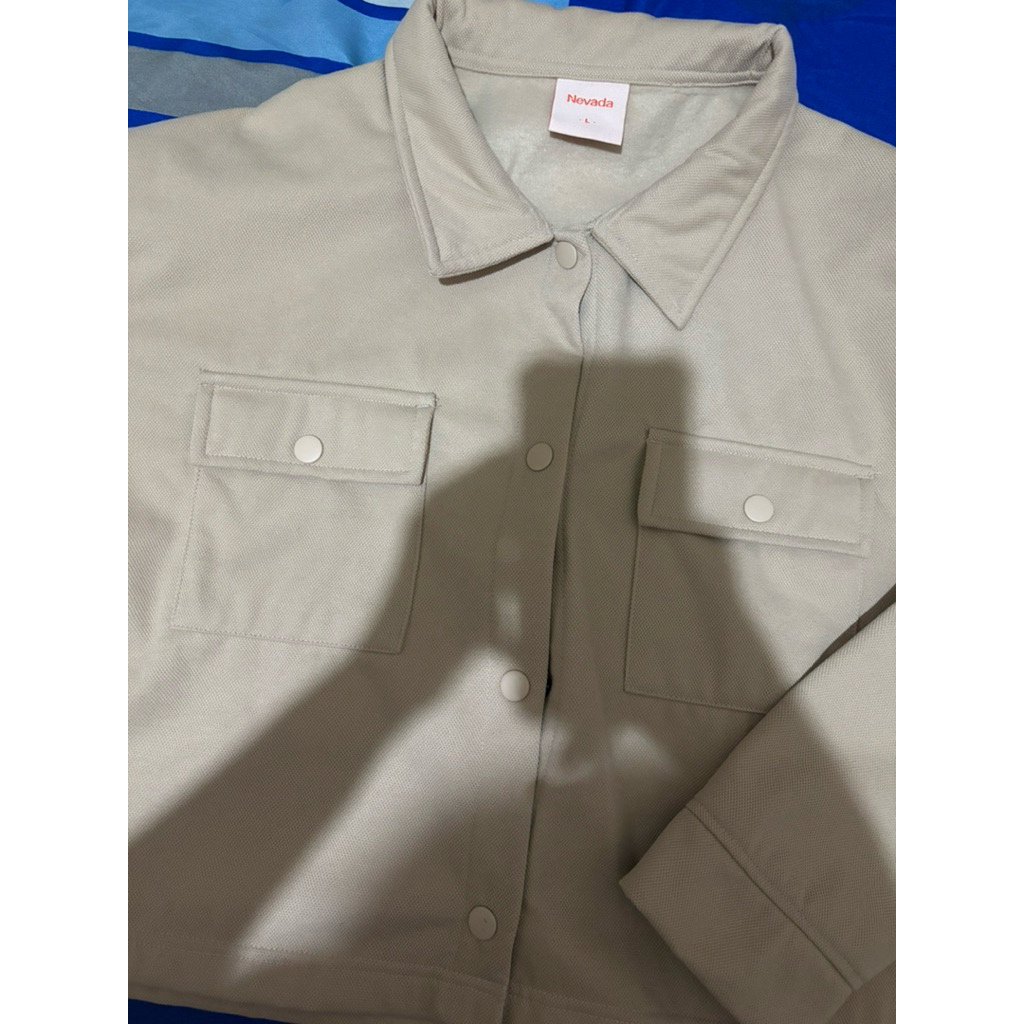 WTS BELUM PERNAH DIPAKAI ATASAN JAKET BLOUSE CROP TOP CREAM IVORY SIZE L NEVADA MATAHARI MALL