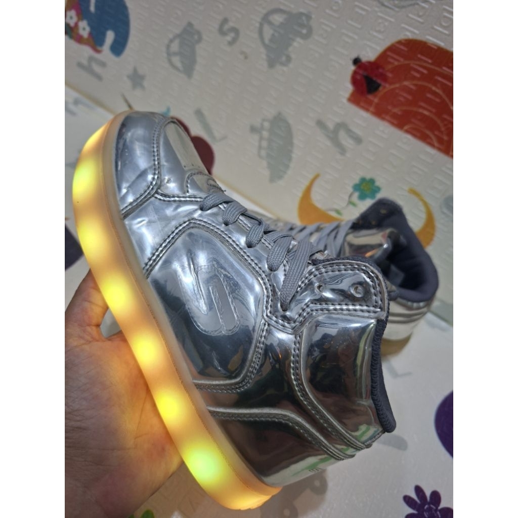 Sepatu Preloved Skechers Ice Light Size 33.5