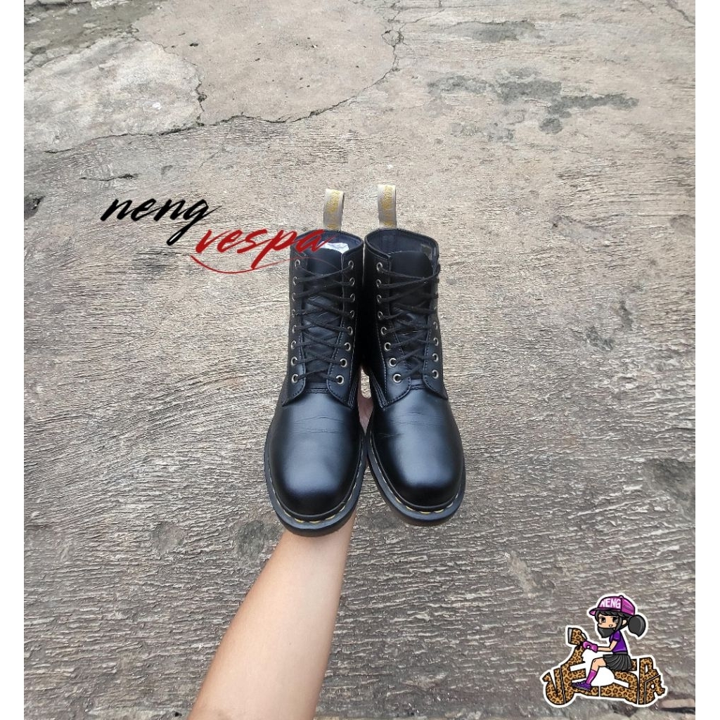 NENGVESPA Sepatu Boots Dr. Martens High Docmart Original Vegan 1460 Black Uk 9,5 44 Original Dr. Mar