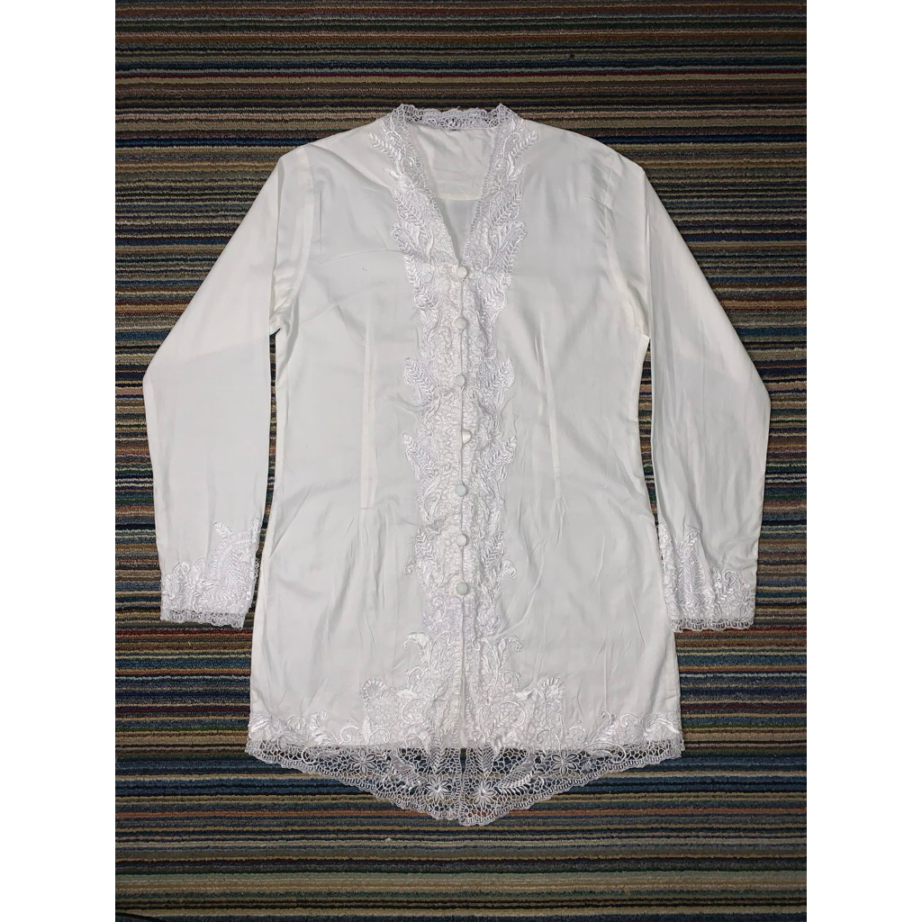 kebaya encim putih